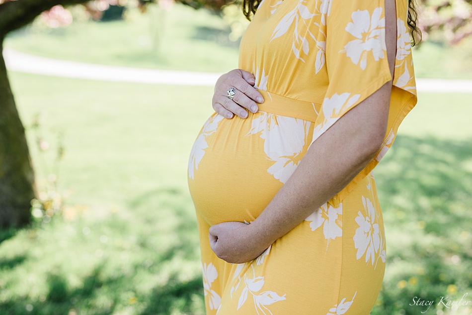 Maternity session with yellow dress